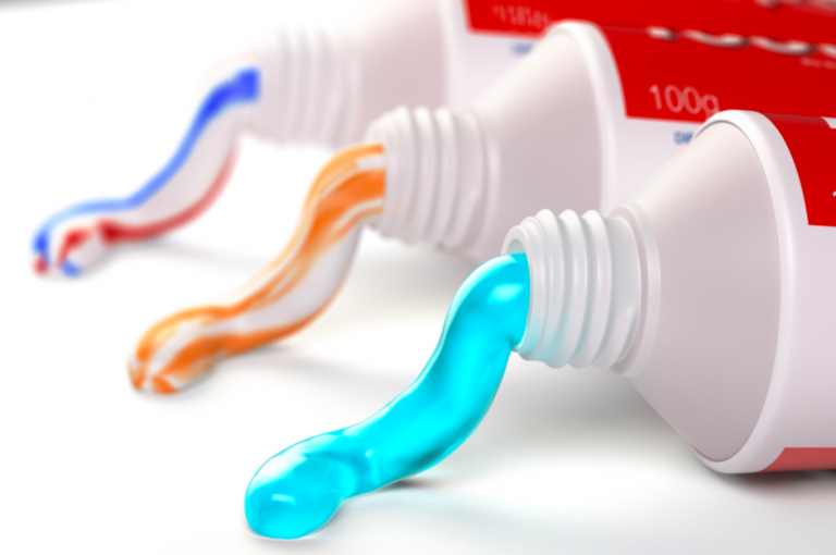 4 cách trị hôi chân bằng kem đánh răng cực đơn giản