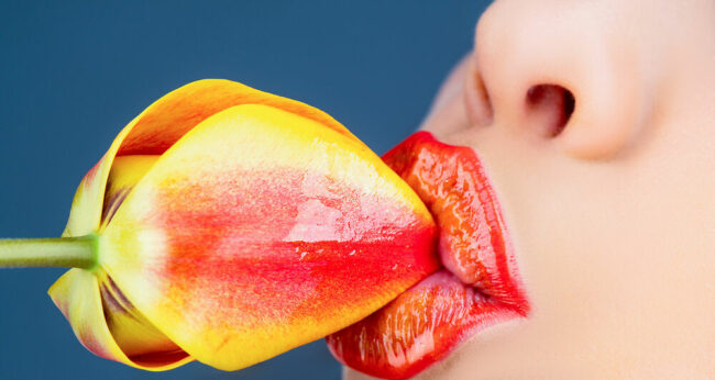 Quan hệ vợ chồng bằng miệng: Lợi ích, tác hại là gì? Cách quan hệ bằng miệng giúp cả hai thăng hoa