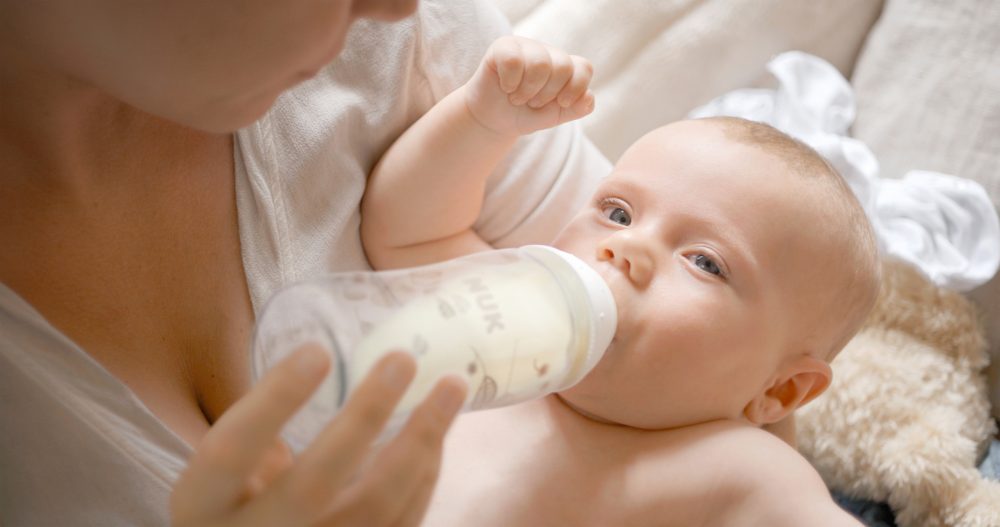 chọn núm bình sữa cho trẻ sơ sinh