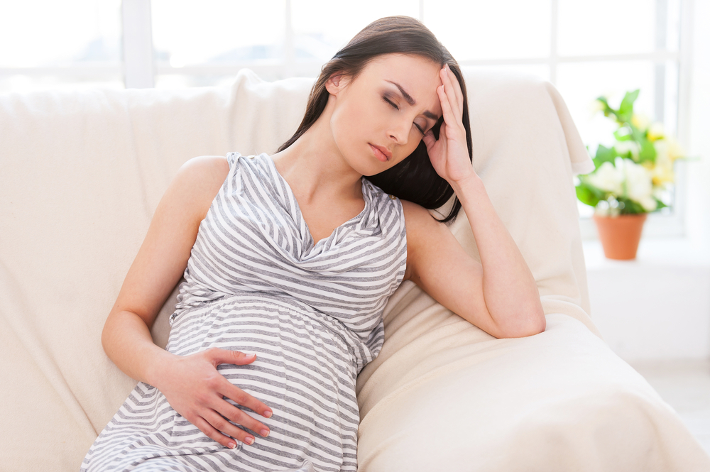 Bà bầu đau bụng trên gần ức có nguy hiểm đến mẹ và thai nhi không?