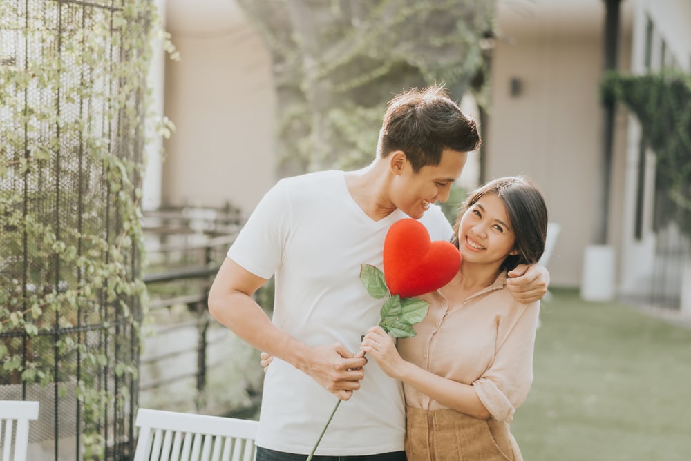 Làm sao để biết chồng có yêu mình không? 20 dấu hiệu chồng nghiện vợ