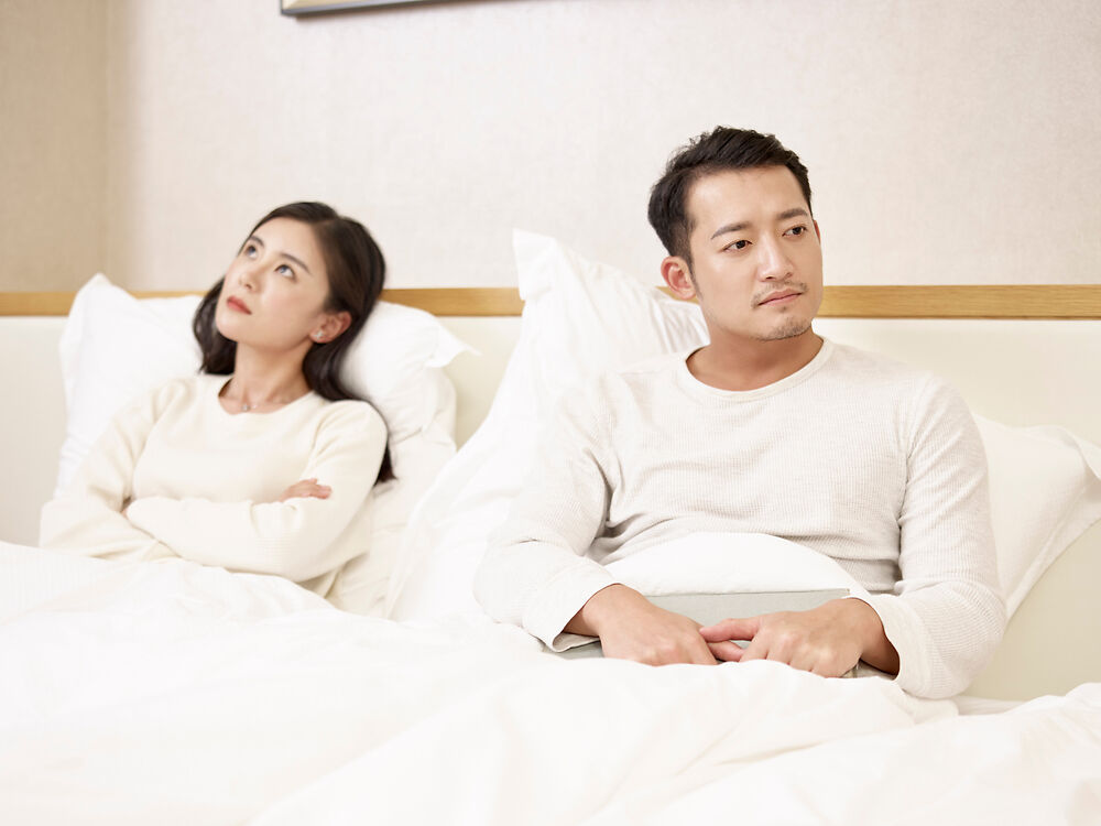 vợ chồng giận nhau có nên ngủ riêng không