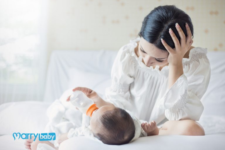 Trẻ 4 tháng lười bú: Mẹ phải làm sao để khắc phục cho con?