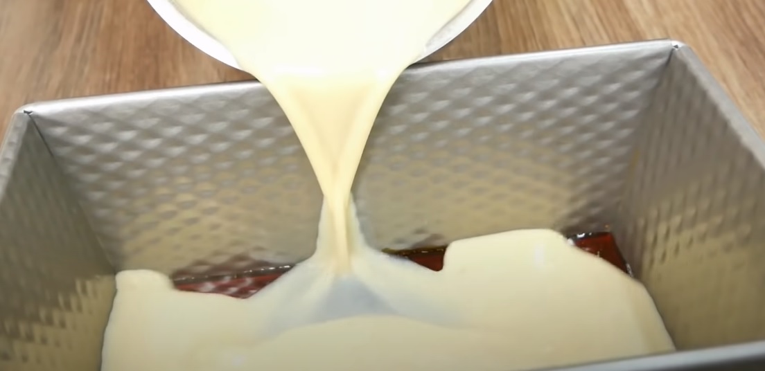 Cách làm bánh bông lan flan: lớp bánh flan