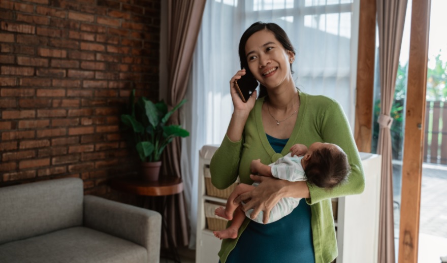 sóng điện thoại ảnh hưởng đến trẻ sơ sinh: mẹ tránh nghe gọi khi chăm sóc bé