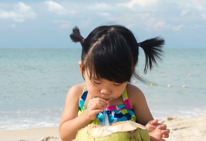 Trẻ em uống nước dừa có tốt không?