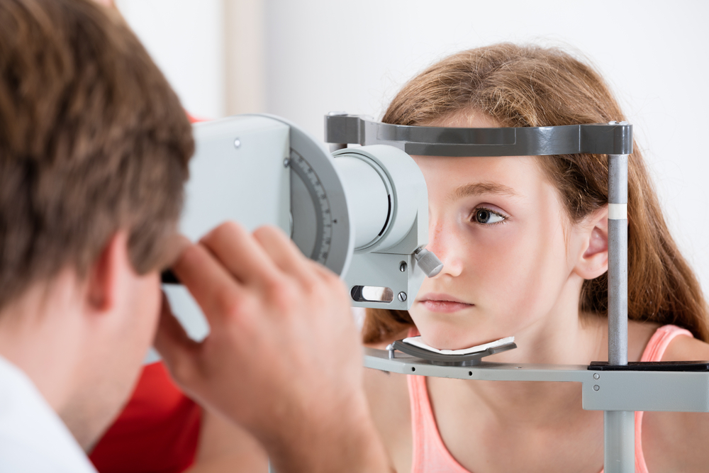 chẩn đoán bệnh về mắt ở trẻ