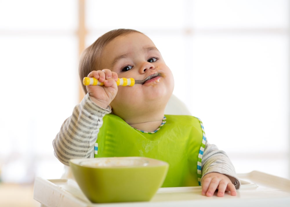 điều chỉnh chế độ ăn cho trẻ có gân xanh ở sống mũi
