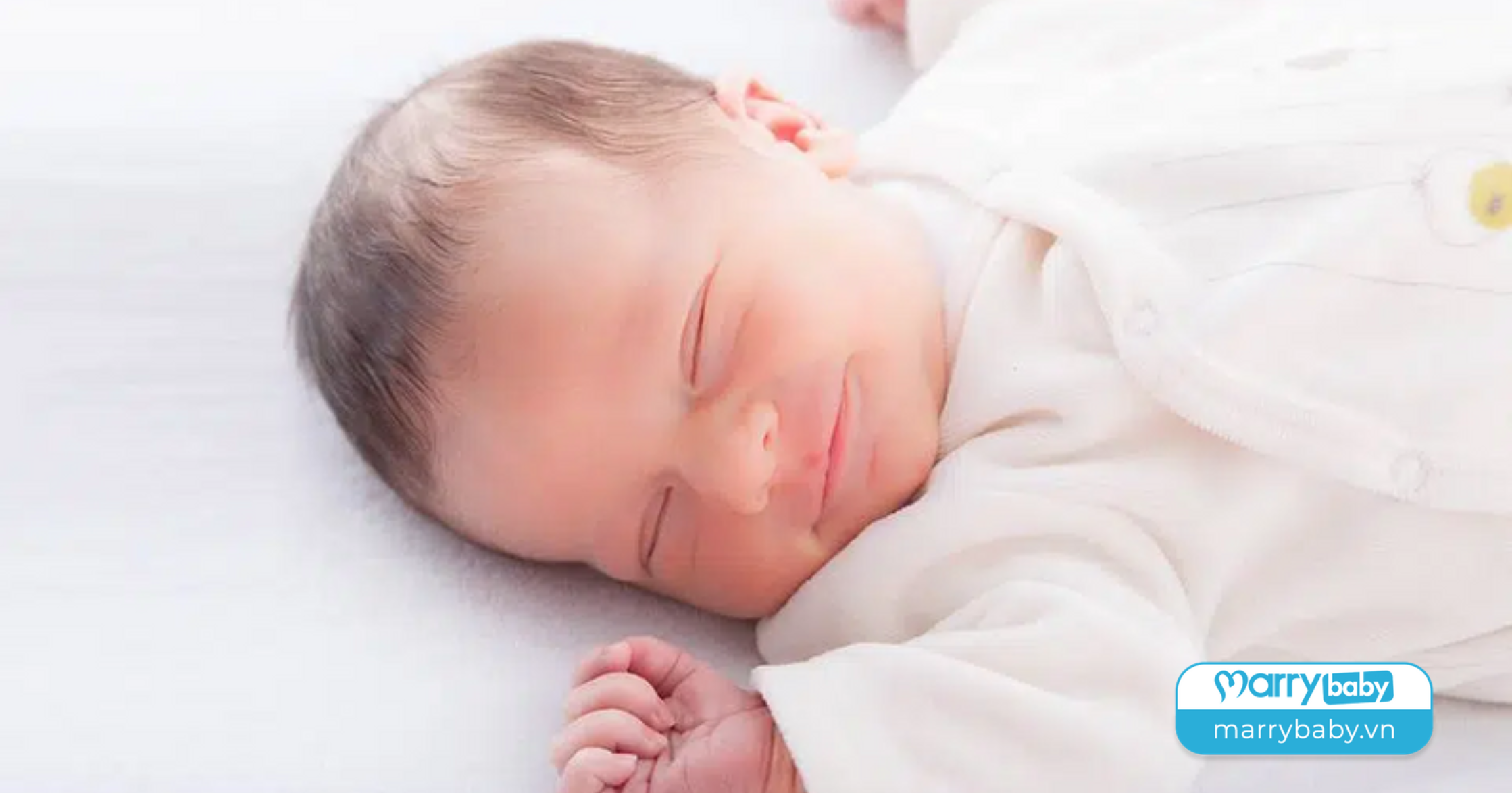 Khi Ngủ, Trẻ Hay Giơ Hai Tay Lên Đầu Chứng Tỏ Não Bộ Đang Phát Triển Rất Tốt