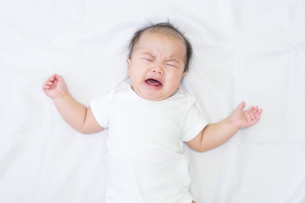 Giải mã các lý do trẻ quấy khóc khi ngủ
