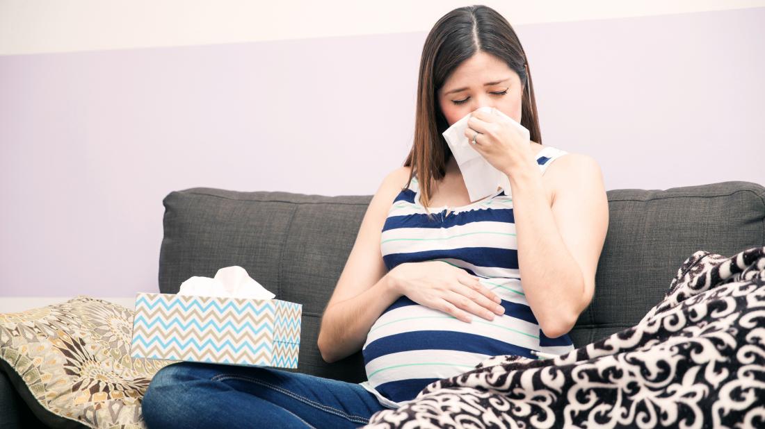 Mẹ bầu hắt hơi sổ mũi có ảnh hưởng đến thai nhi không?