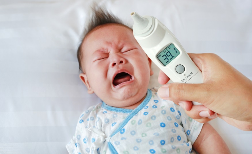 6 cách hạ sốt cho trẻ vào mùa đông không dùng thuốc