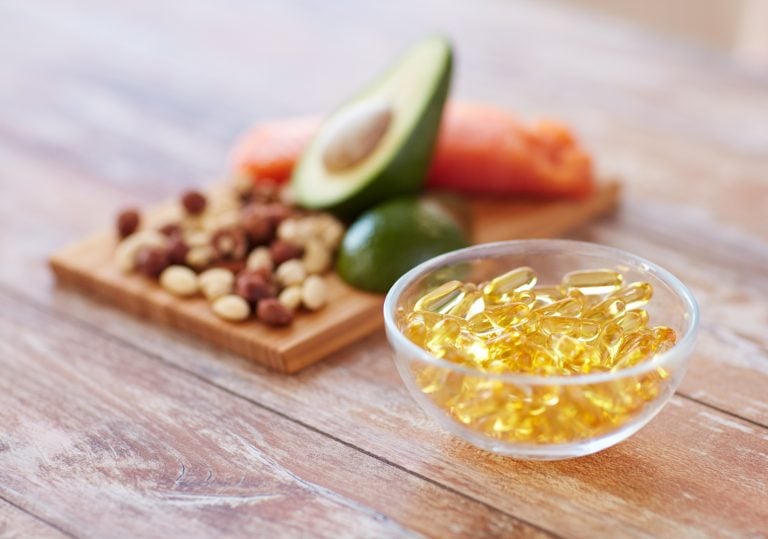 Dầu cá omega 3 có tác dụng gì với phụ nữ chuẩn bị mang thai và đang mang thai?