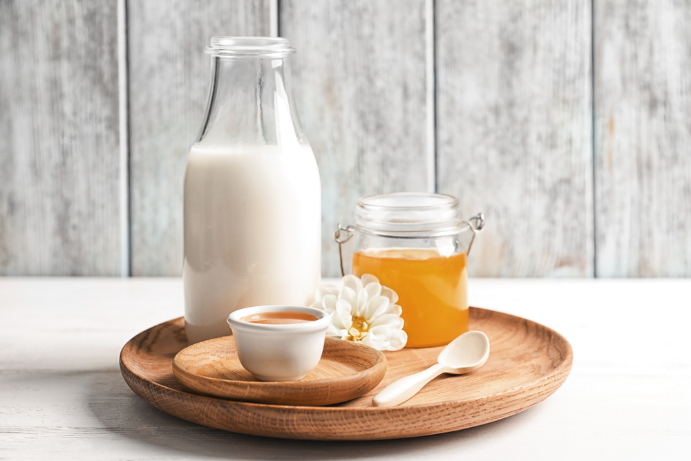 Uống sữa tươi mật ong giúp cho xương khỏe mạnh