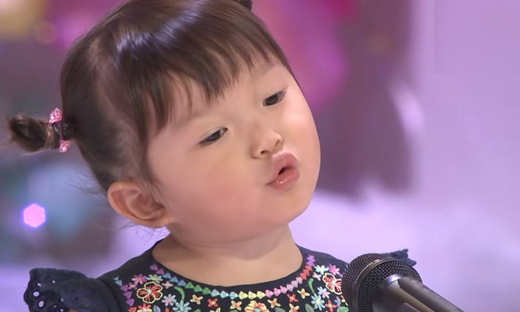 Ca sĩ nhí 3 tuổi ở Nhật Bản phải làm việc hơn 8 giờ mỗi ngày