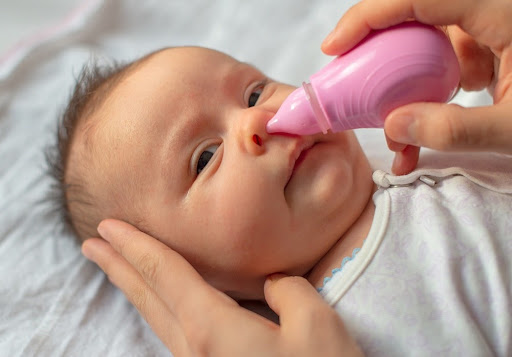 cách rửa mũi cho trẻ sơ sinh