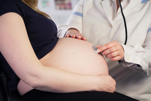Mang thai tháng thứ 8 bụng căng cứng có phải là dấu hiệu chuyển dạ
