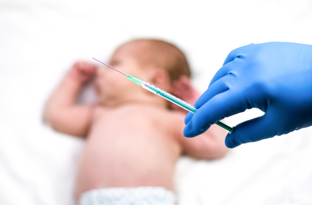 Trẻ vẫn có thể bú mẹ khi người mẹ nhiễm viêm gan B nếu trẻ được tiêm vắc xin viêm gan B