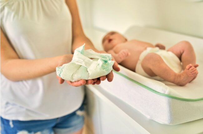 Trẻ sơ sinh đi phân lỏng khi nào thì đáng lo?