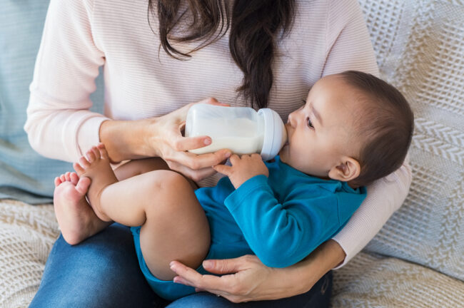 Sữa dê cho bé có tốt không và những điều mẹ cần biết