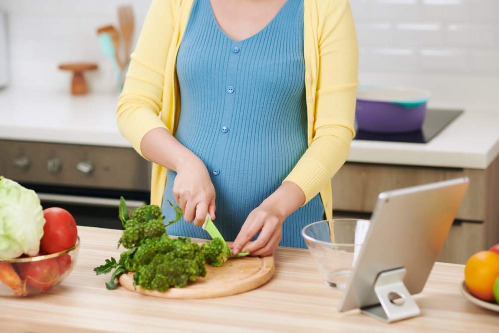 Chế độ ăn lành mạnh giúp giảm vết rạn da khi mang thai