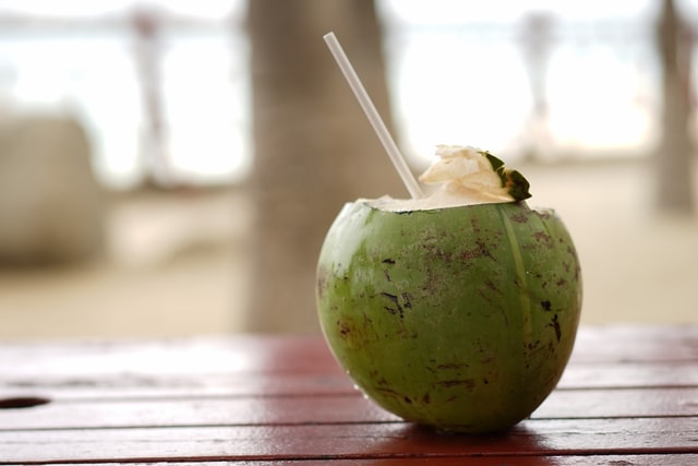 Quan hệ xong uống nước dừa có tác dụng gì? Nước dừa có thể tránh thai được không?