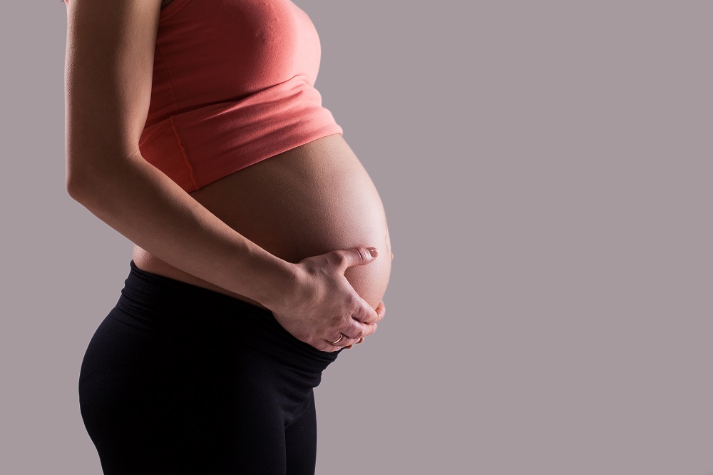 Bầu ra khí hư màu xanh có ảnh hưởng gì đến thai nhi không?