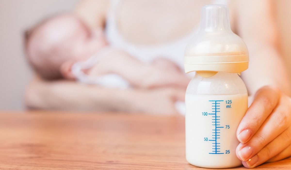 Có nên xin sữa mẹ cho con uống: Mẹ cần cân nhắc giữa lợi ích và nguy cơ
