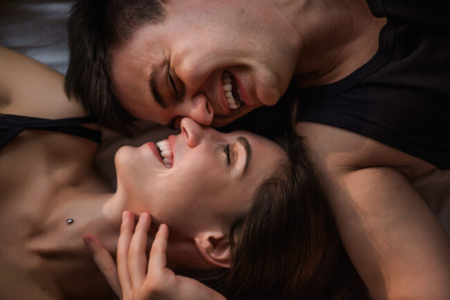 15 dấu hiệu đàn ông yêu bạn thật lòng khi quan hệ