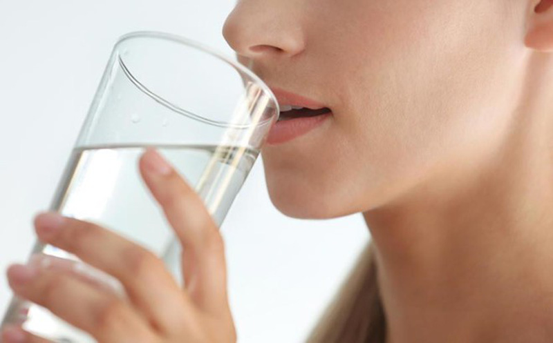 Nên hay không uống nước đường khi bị huyết áp – Giải đáp từ bác sĩ chuyên khoa