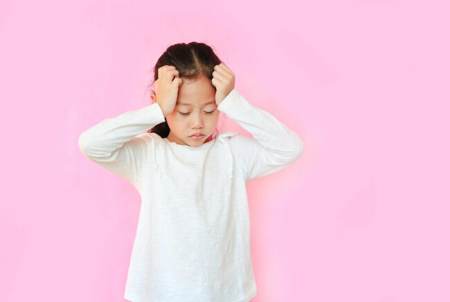 Cách chữa đau đầu ở trẻ em tại nhà hiệu quả tức thì, an toàn cho bé