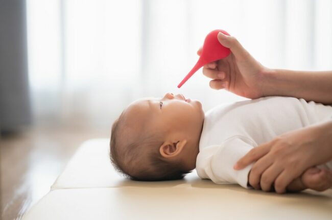 Có nên lấy gỉ mũi cho trẻ sơ sinh? Cách lấy gỉ mũi cho trẻ sơ sinh