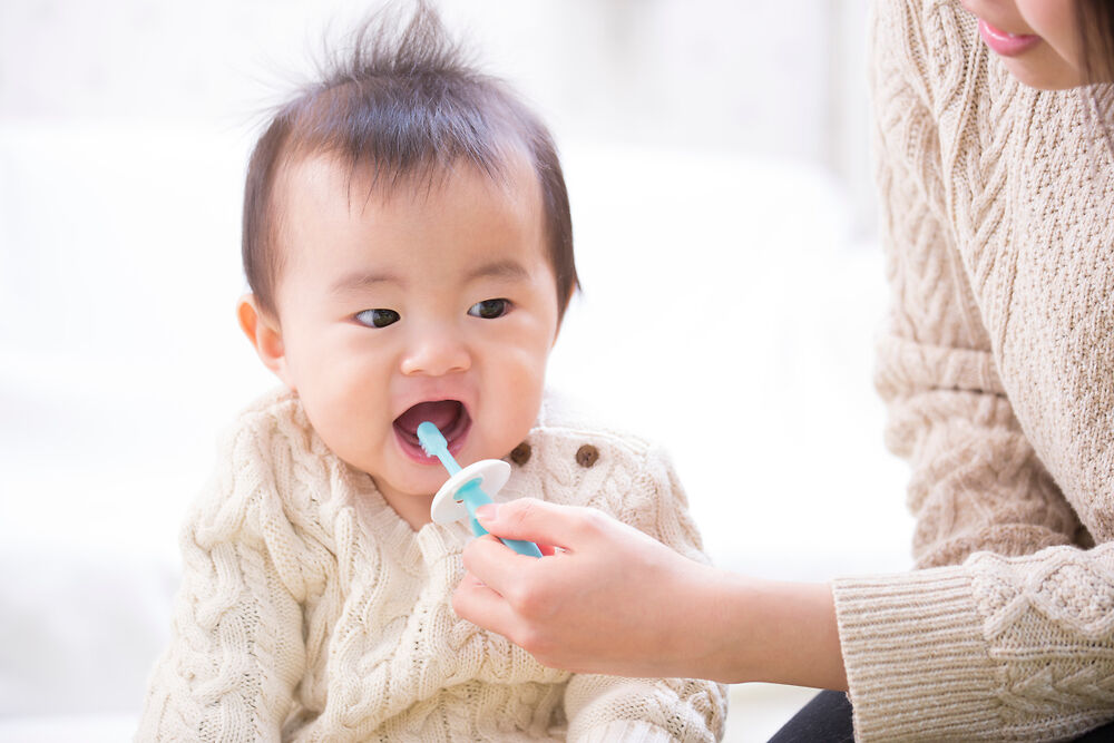 cách chăm sóc răng miệng cho bé sơ sinh