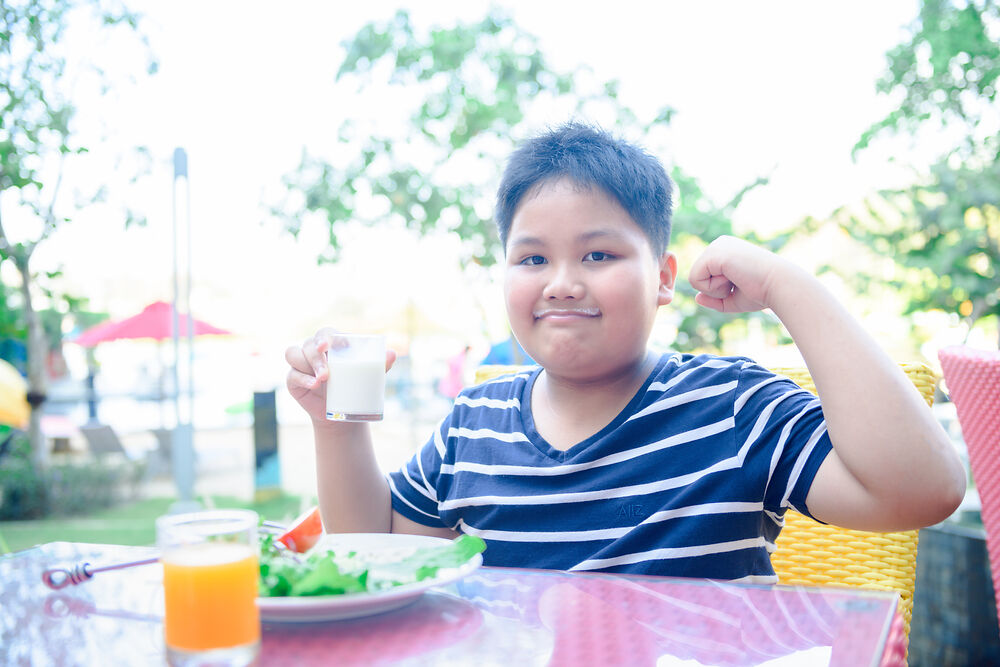 Chế độ ăn và sinh hoạt cho trẻ thừa cân – béo phì