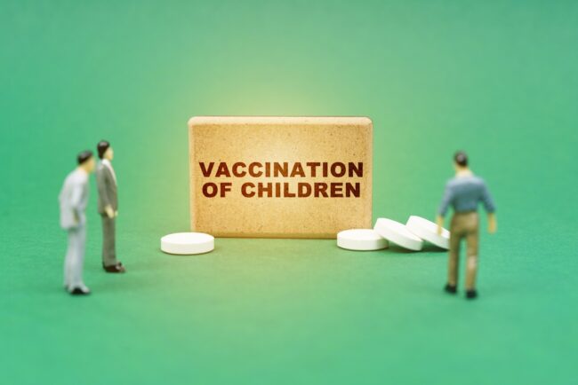 Tiêm vacxin cho trẻ và những điều ba mẹ cần biết rõ!
