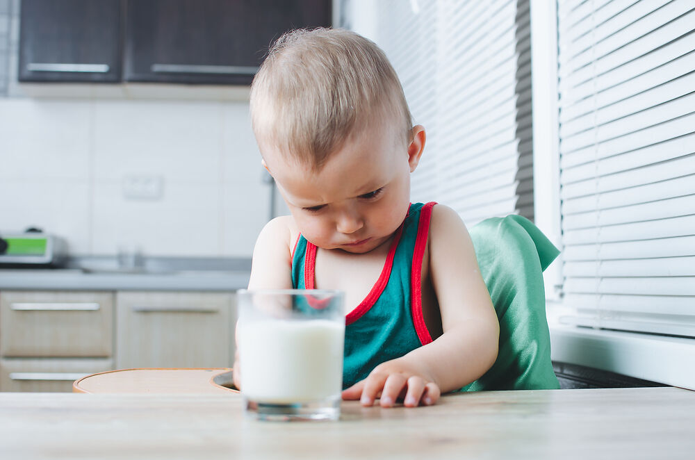 trẻ bất dung nạp lactose ăn dăm như thế nào