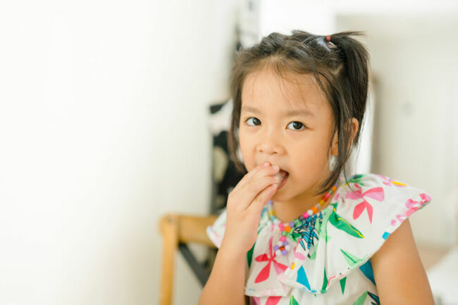 Trẻ em ăn vải có tốt không? Lưu ý để trẻ tránh bị ngộ độc