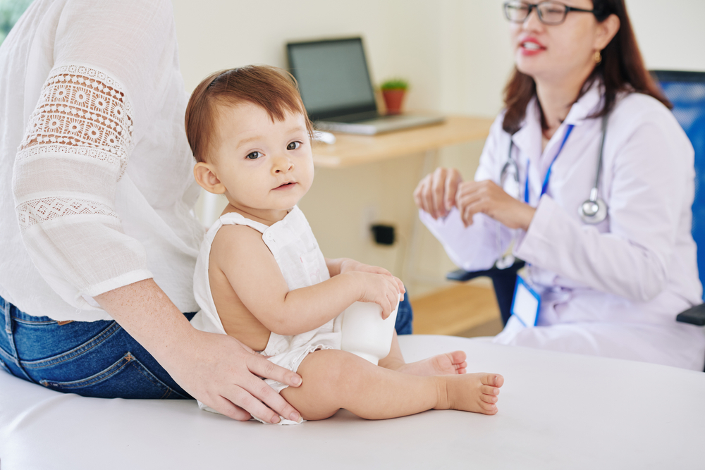 Trẻ em sau tiêm vacxin giảm đau như thế nào mẹ đã biết chưa?
