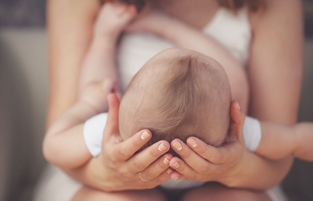 Đường gờ trên đầu trẻ sơ sinh có phải là dị tật không?