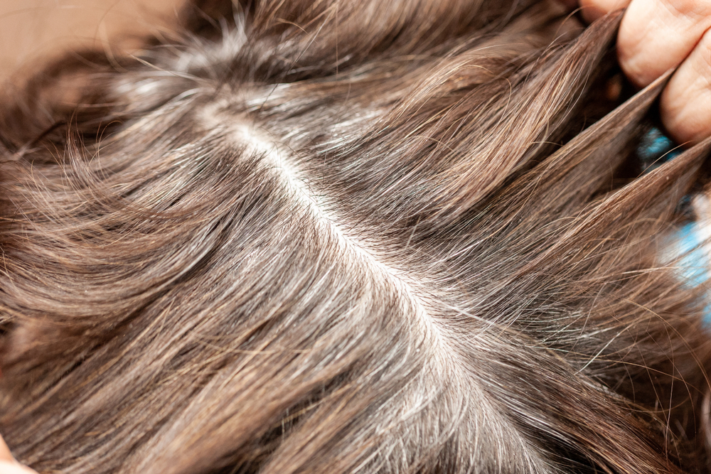 Chỉ với một vài lần thực hiện nhuộm tóc tại nhà an toàn, bạn sẽ không còn phải lo lắng về hiệu quả của liệu trình hay ảnh hưởng đến tóc và da đầu của mình. Sử dụng sản phẩm chất lượng và thực hiện đúng cách, mái tóc của bạn sẽ luôn bóng mượt và khỏe đẹp.
