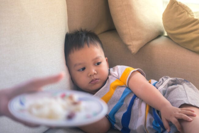 Trẻ 2 tuổi biếng ăn: Cách giúp con ăn ngon miệng, lớn nhanh như thổi
