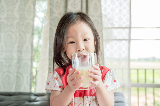Cách xử lý khi trẻ có biểu hiện  mẫn cảm sữa an toàn và hiệu quả