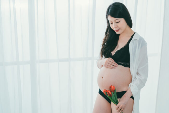 Mẹ bầu đau đầu nhũ hoa khi mang thai tháng cuối có nguy hiểm không?