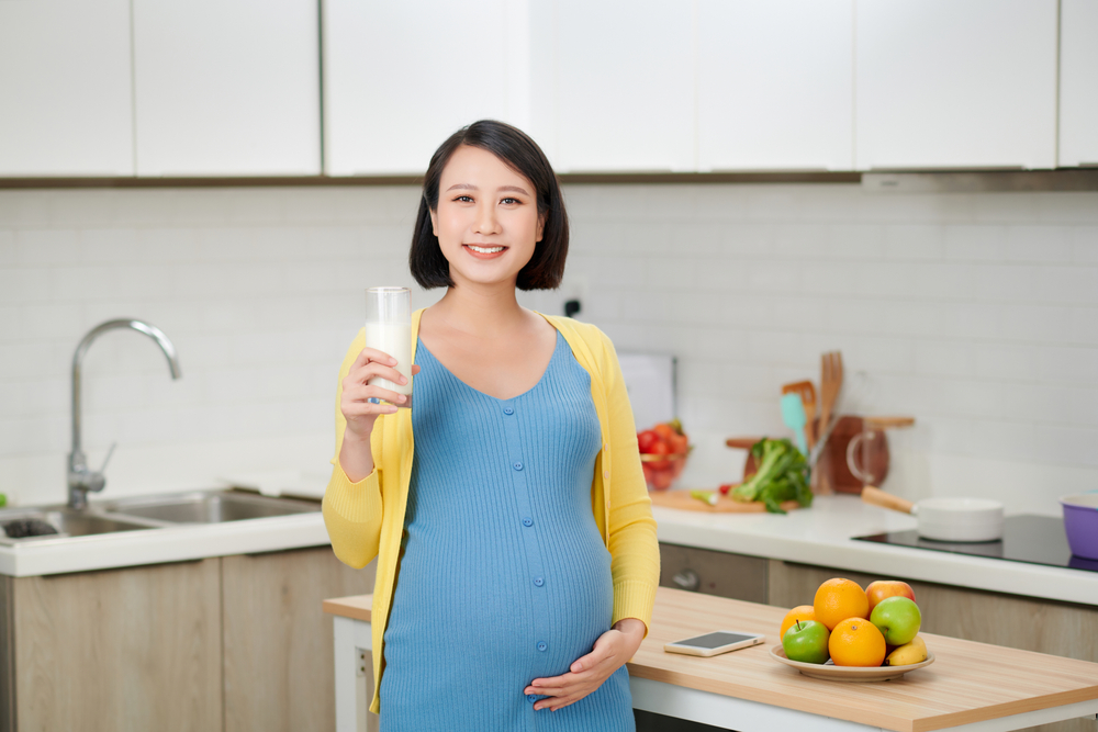 Dư ối có nên uống sữa tươi không đường? Lưu ý cho bà bầu khi bị dư ối