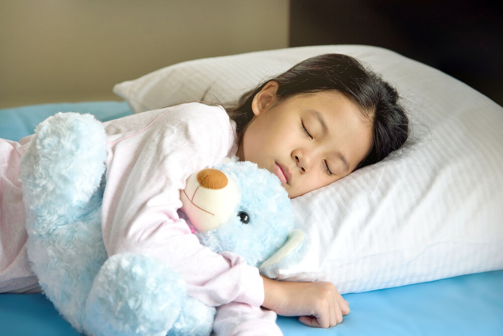 Trẻ nên ngủ tối lúc mấy giờ để phát triển chiều cao vượt trội?