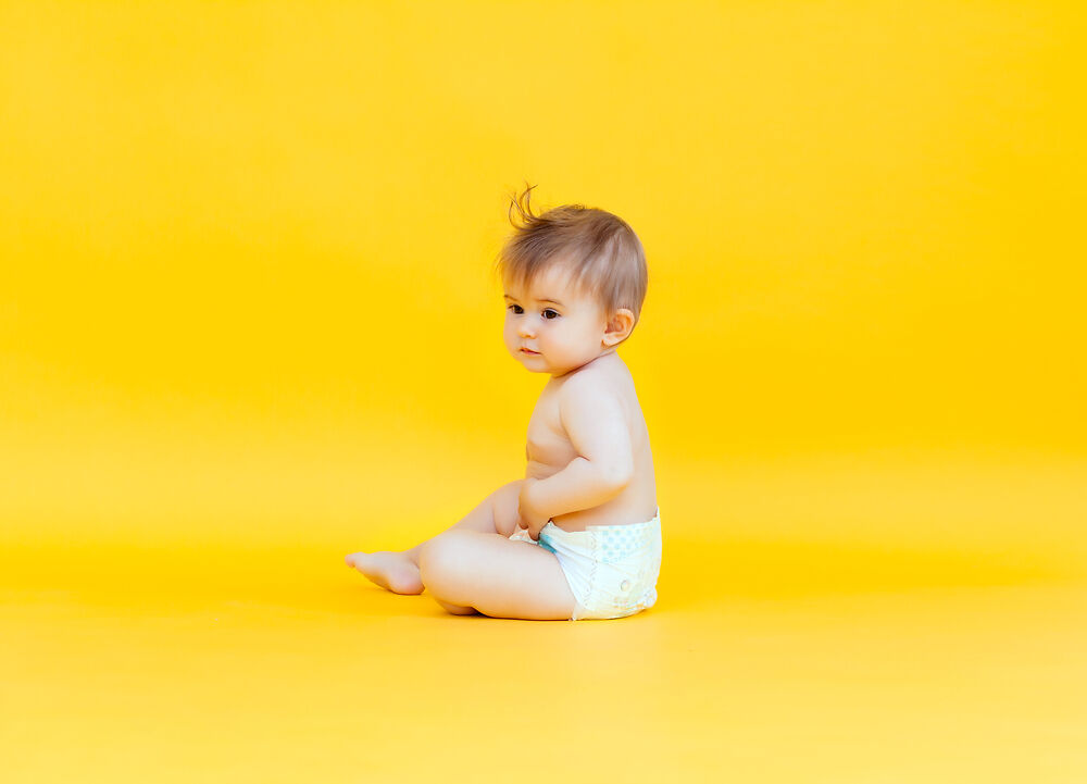nước tiểu trẻ sơ sinh màu vàng