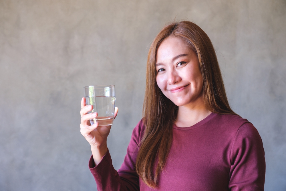 cách giữ thai trong 3 tháng đầu: Uống đủ nước