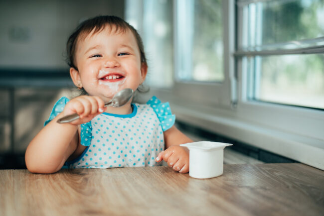 Có nên cho bé ăn sữa chua hàng ngày không?