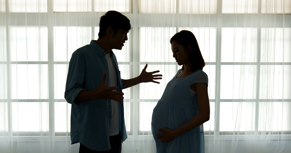 tranh cãi với vợ là điều chồng không nên làm khi vợ mang thai