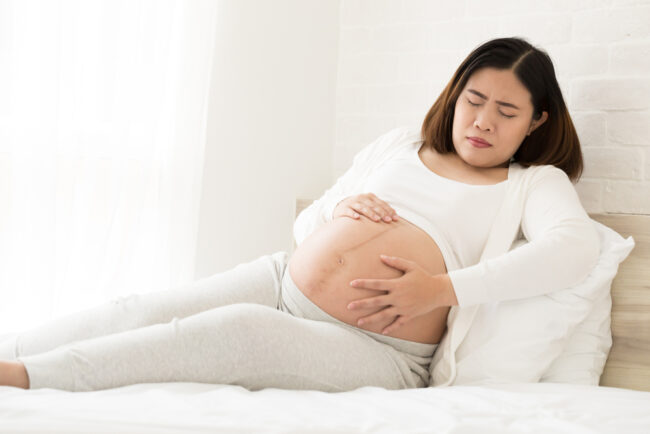 Căng tức bụng khi mang thai 3 tháng giữa có phải cảnh báo nguy hiểm? Đừng chủ quan mẹ nhé!
